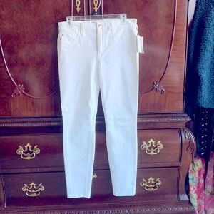 Joe’s, white mid-rise skinny ankle jeans, size 30 waist.